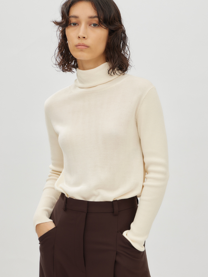TURTLE NECK KNIT TOP